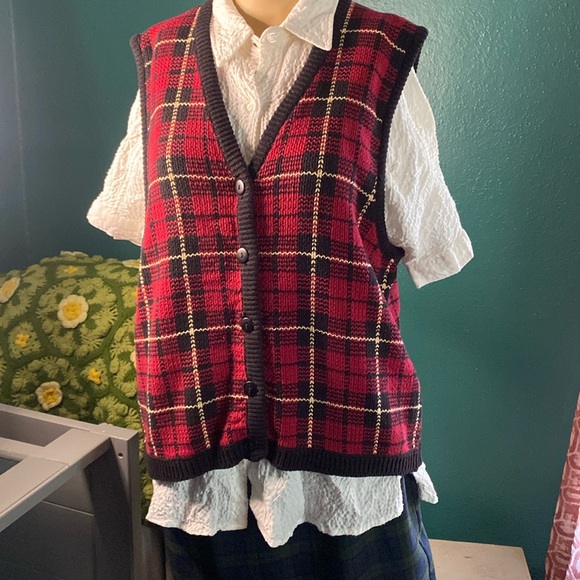 Cute preppy sweater vest - Picture 1 of 4